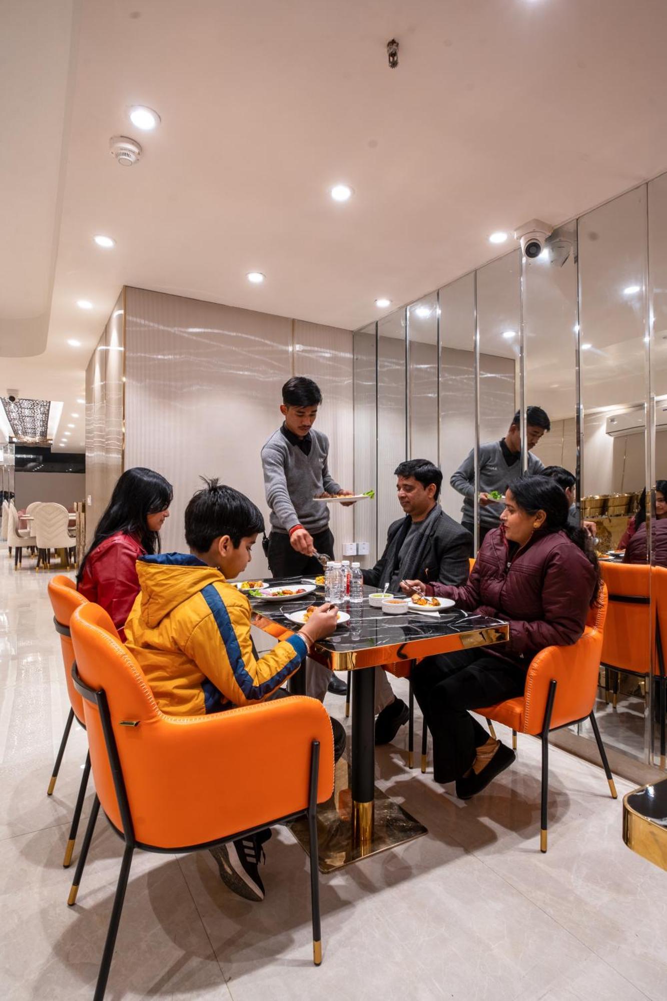 Hotel Ginger Palace Delhi Airport นิวเดลี ภายนอก รูปภาพ